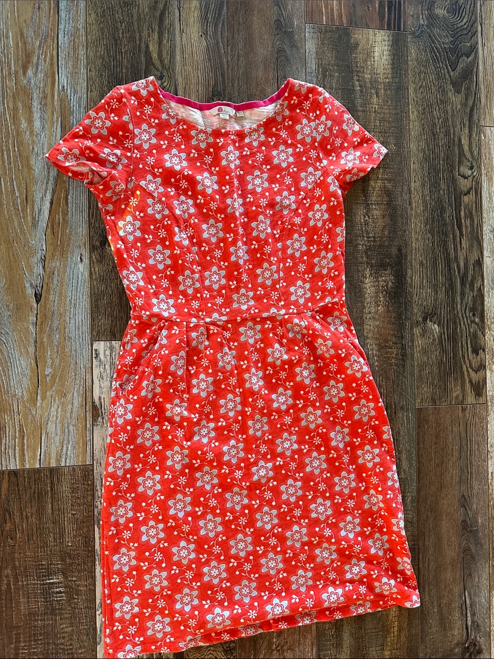 Boden Red Floral Short-Sleeve Midi Dress with pockets